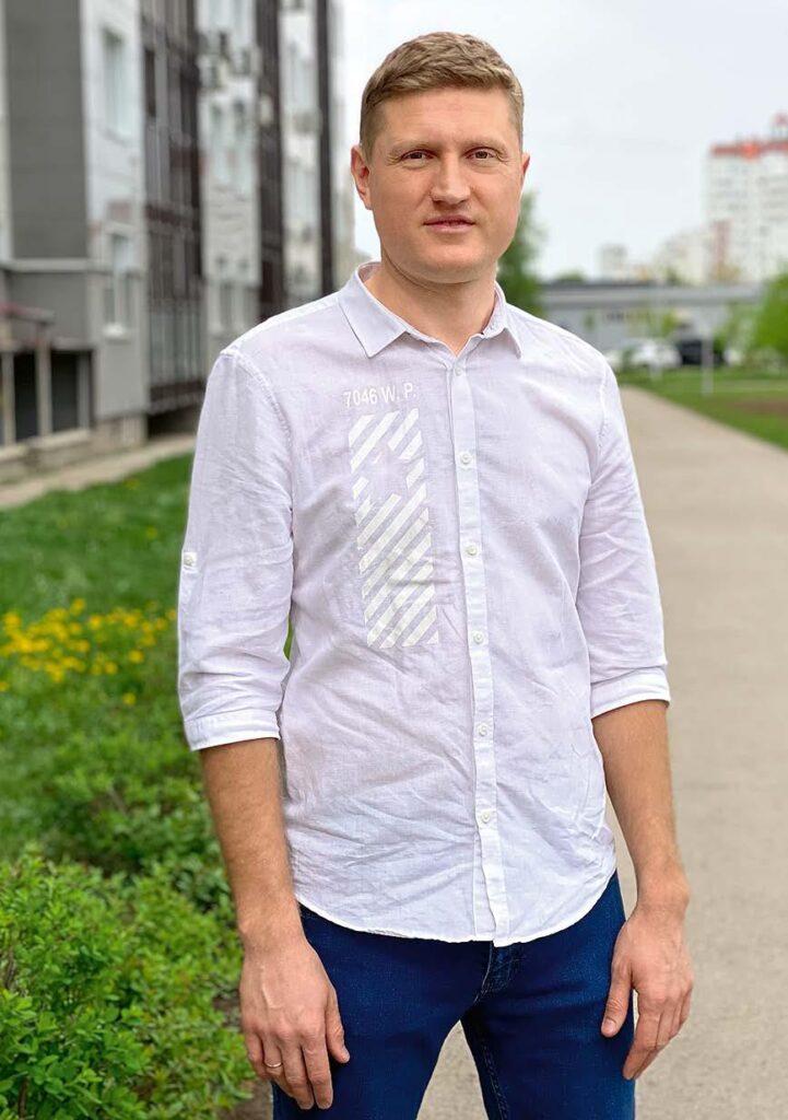 СУПЕРГЕРОЙ СПЕШИТ С ЕДОЙ