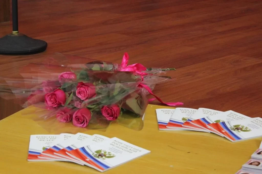 Паспорта юным жителям города